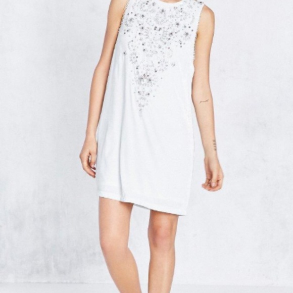 Ecoté Jasmina Velvet Embellished Mini Shift Dress - Picture 2 of 8